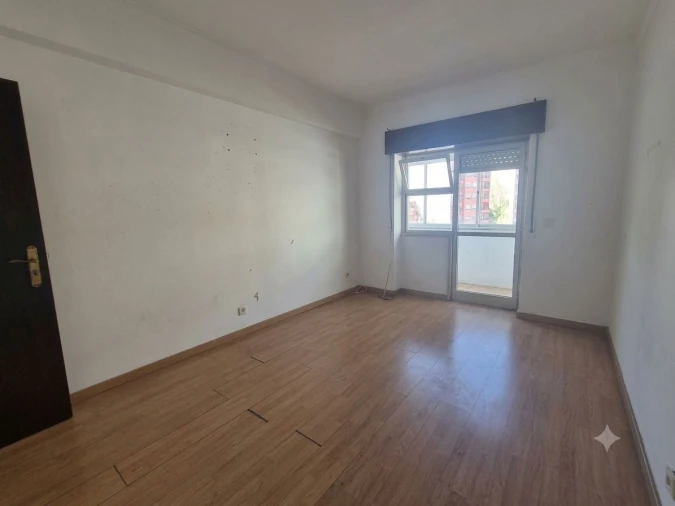 Apartamento T2 para Venda em Agualva e Mira-Sintra Foto 7