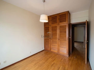 Apartamento T3 para Arrendamento em Aldoar, Foz do Douro e Nevogilde