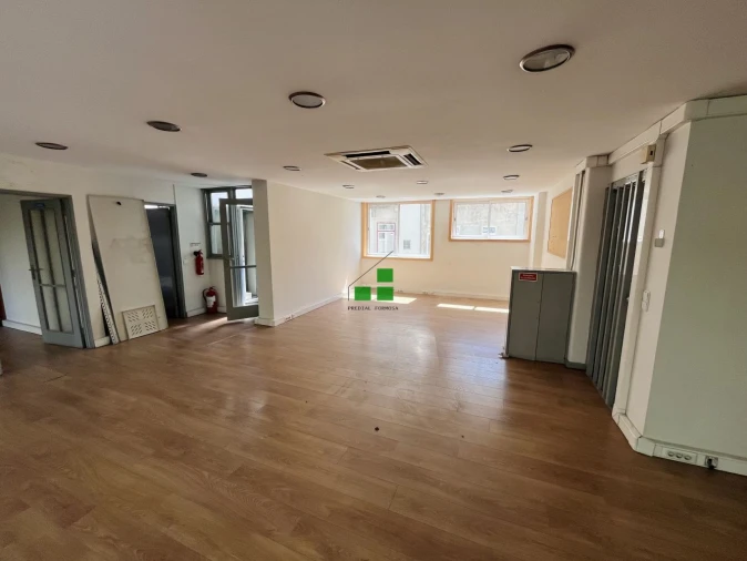 Loja para Arrendamento em Cedofeita, Santo Ildefonso, Sé, Miragaia, São Nicolau e Vitória Foto 12