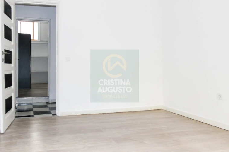 Apartamento T2 para Venda em Castelo Branco Foto 24