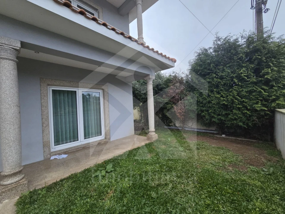 Moradia T5 para Venda em Fradelos Foto 1