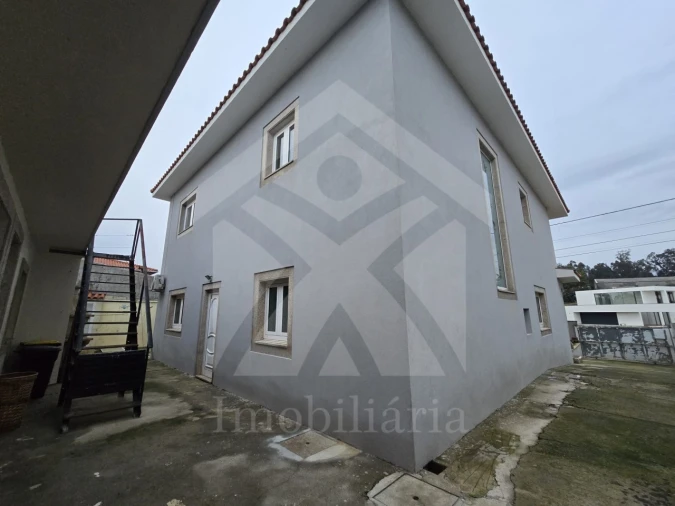 Moradia T5 para Venda em Fradelos Foto 4