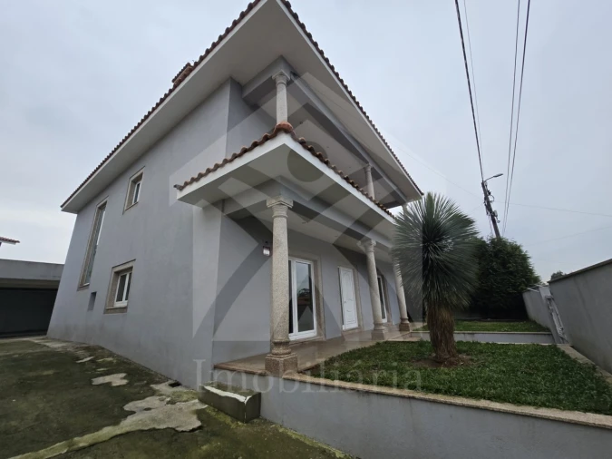 Moradia T5 para Venda em Fradelos Foto 6