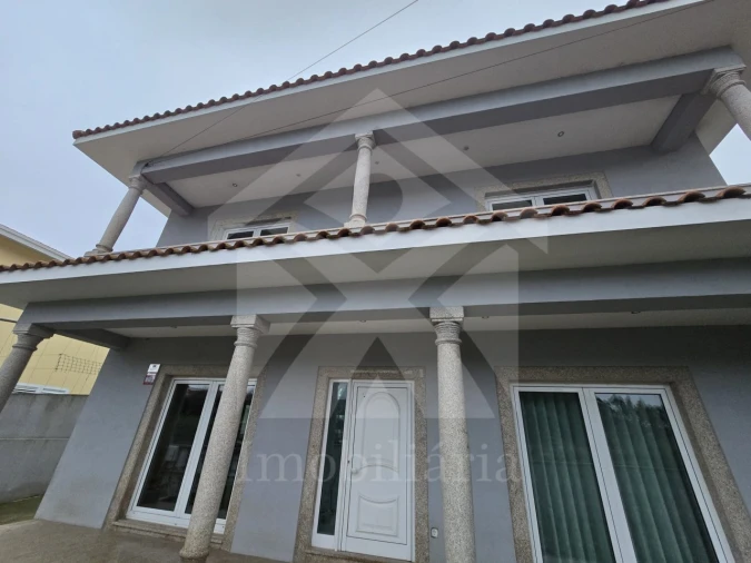 Moradia T5 para Venda em Fradelos Foto 2