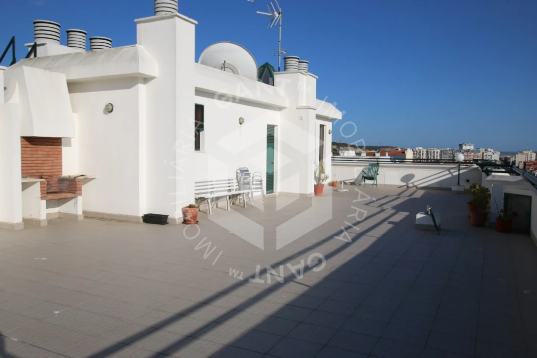 Apartamento T1 para Arrendamento em Costa da Caparica Foto 4