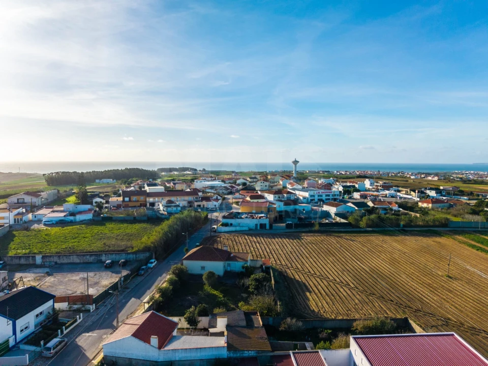 Moradia T4 para Venda em Atouguia da Baleia Foto 7