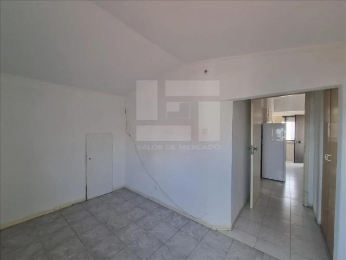 Apartamento T1 para Venda em Beato Foto 3
