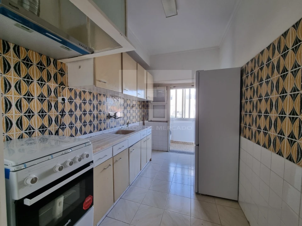 Apartamento T2 para Venda em Porto Salvo Foto 1