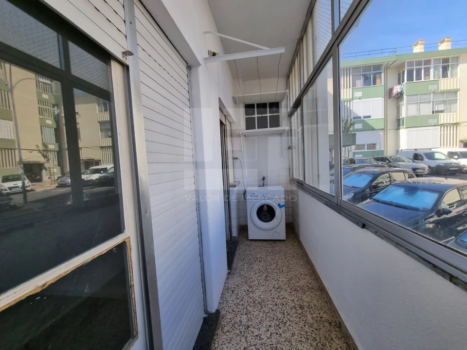 Apartamento T2 para Venda em Porto Salvo Foto 4