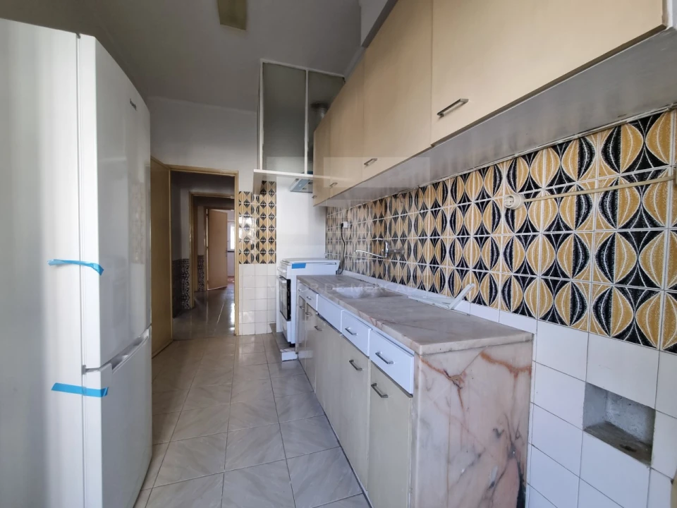 Apartamento T2 para Venda em Porto Salvo Foto 5