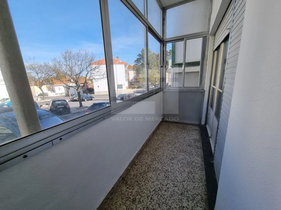 Apartamento T2 para Venda em Porto Salvo Foto 6