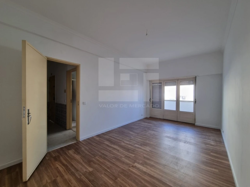 Apartamento T2 para Venda em Porto Salvo Foto 7