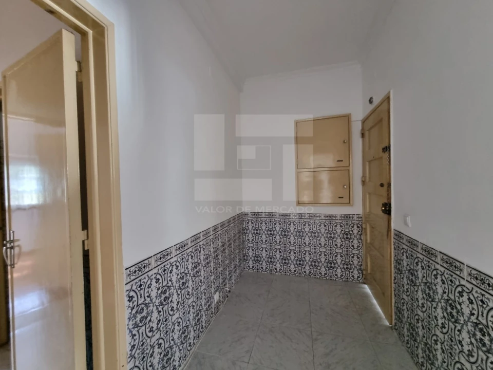 Apartamento T2 para Venda em Porto Salvo Foto 11