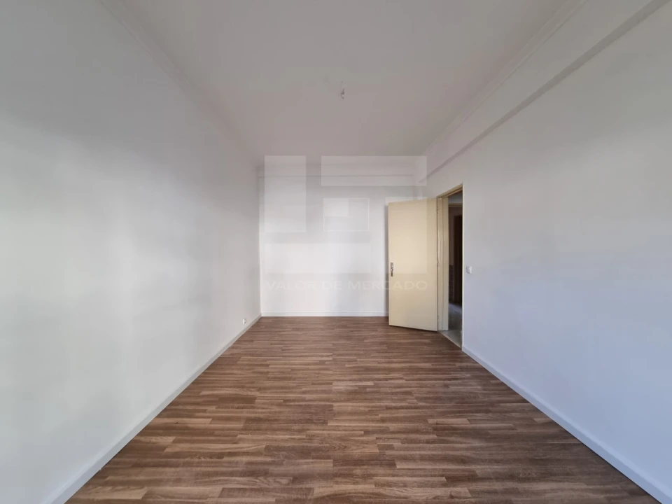 Apartamento T2 para Venda em Porto Salvo Foto 20