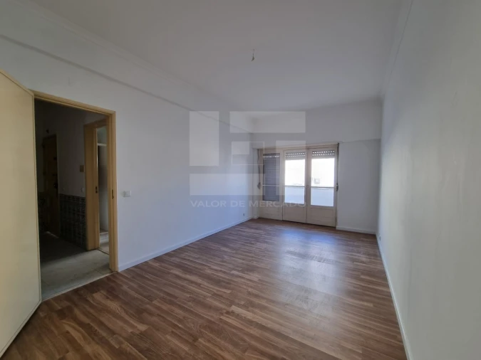 Apartamento T2 para Venda em Porto Salvo Foto 10