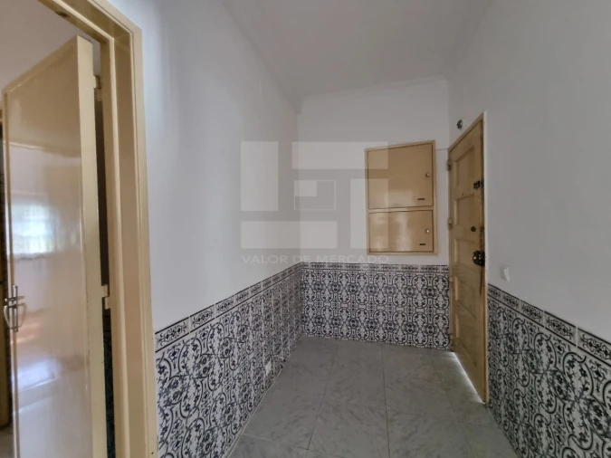 Apartamento T2 para Venda em Porto Salvo Foto 11