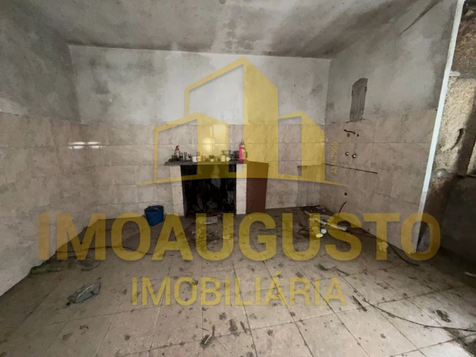 Moradia T4 para Venda em Vale do Massueime Foto 5