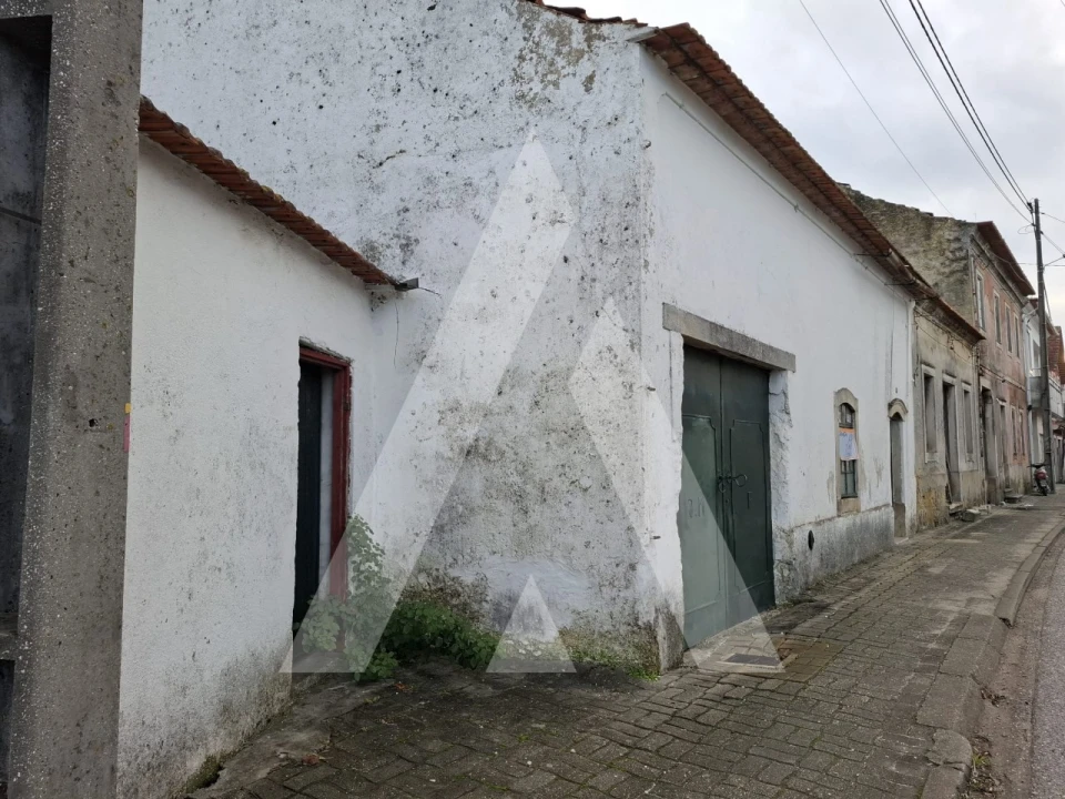 Moradia T2 para Venda em Ourentã Foto 1