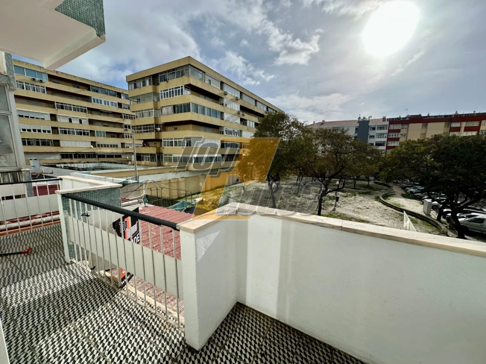 Apartamento T1 para Venda em Costa da Caparica Foto 14