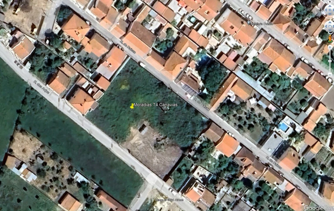 Moradia T4 para Venda em Canaviais Foto 4