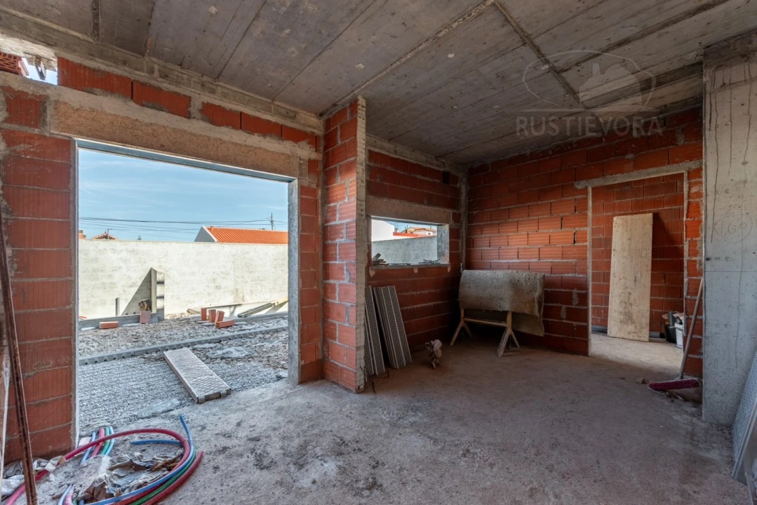 Moradia T4 para Venda em Canaviais Foto 6