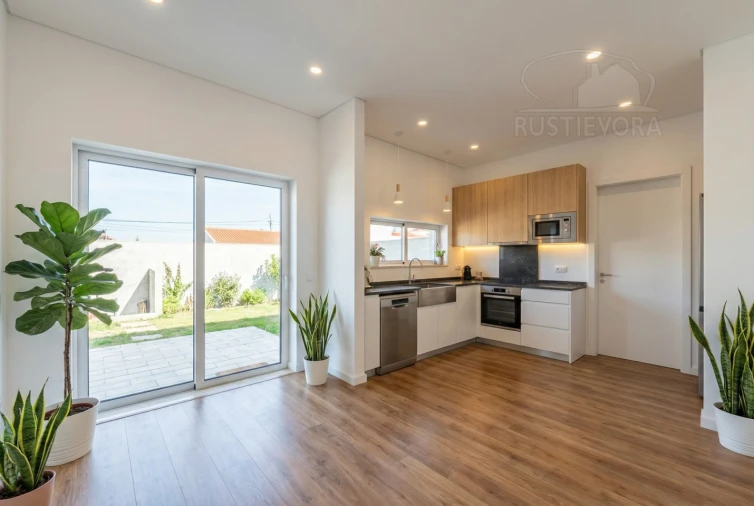 Moradia T4 para Venda em Canaviais Foto 9