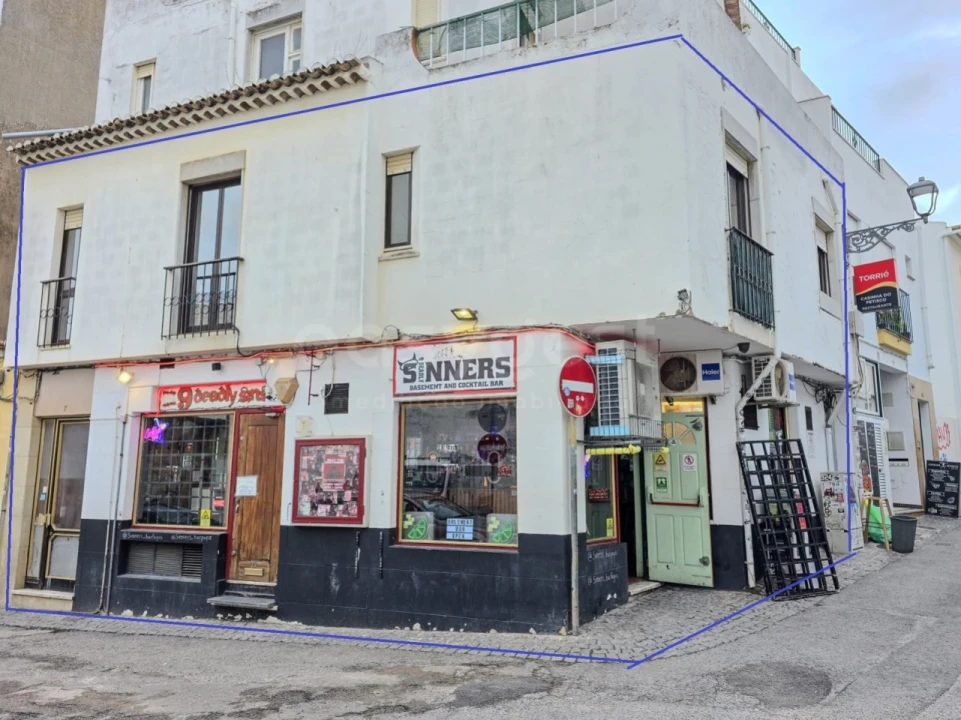 Prédio para Arrendamento em Lagos (São Sebastião e Santa Maria) Foto 1