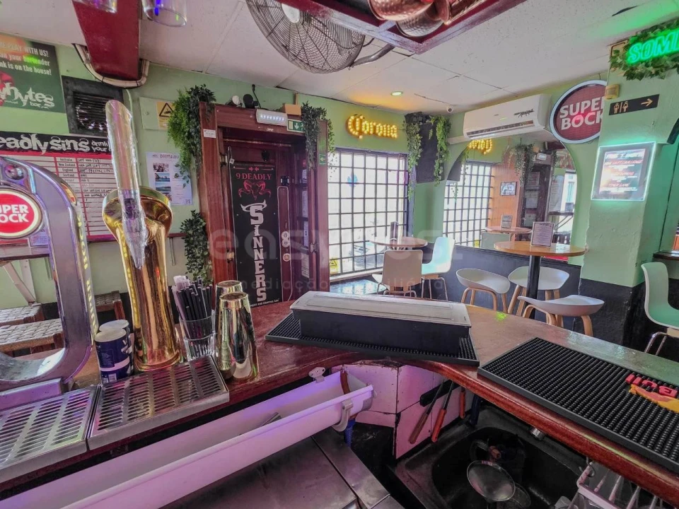 Prédio para Arrendamento em Lagos (São Sebastião e Santa Maria) Foto 3