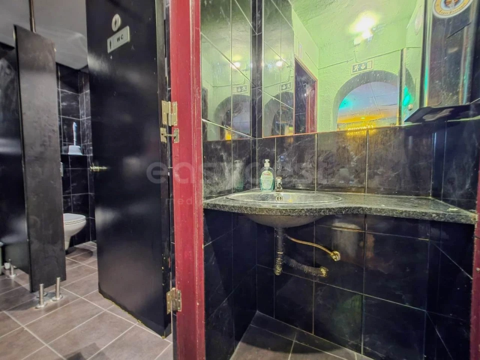 Prédio para Arrendamento em Lagos (São Sebastião e Santa Maria) Foto 10