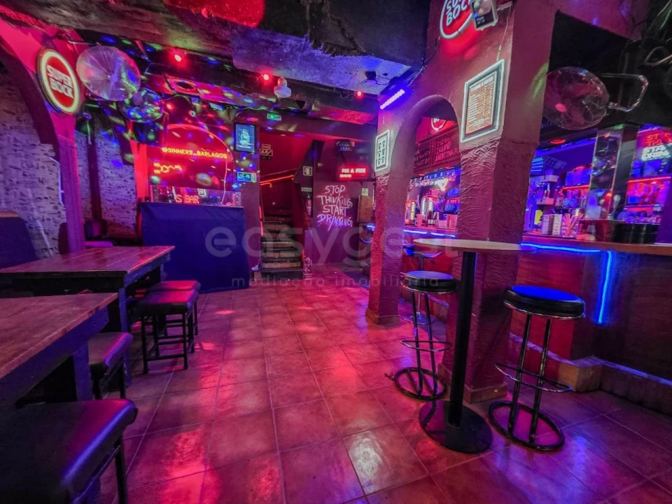 Prédio para Arrendamento em Lagos (São Sebastião e Santa Maria) Foto 14