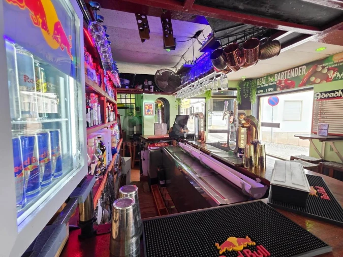 Prédio para Arrendamento em Lagos (São Sebastião e Santa Maria) Foto 6