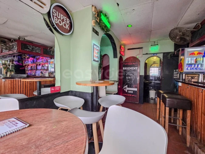 Prédio para Arrendamento em Lagos (São Sebastião e Santa Maria) Foto 8