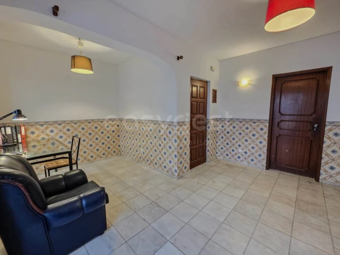 Prédio para Arrendamento em Lagos (São Sebastião e Santa Maria) Foto 30