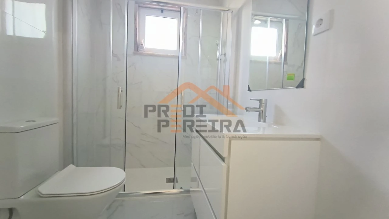 Apartamento T2 para Venda em Venteira Foto 9