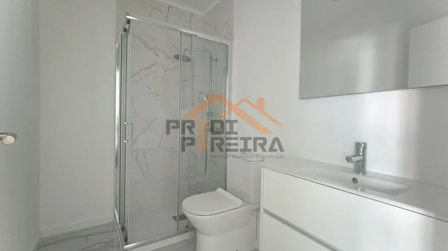 Apartamento T2 para Venda em Venteira Foto 8