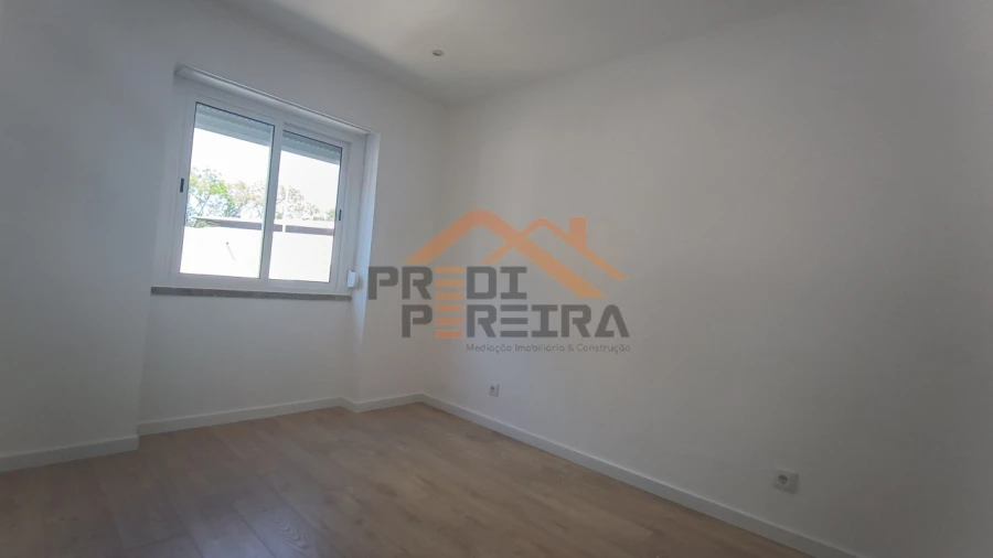 Apartamento T2 para Venda em Venteira Foto 4