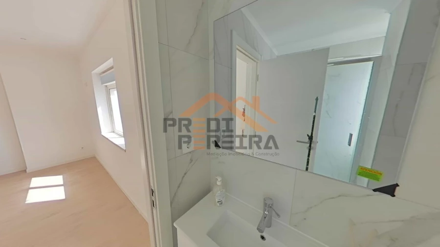 Apartamento T2 para Venda em Venteira Foto 6