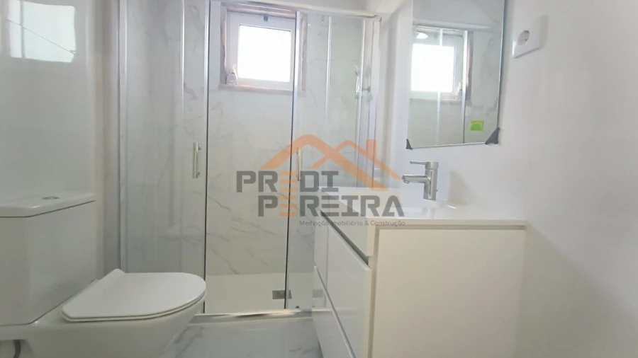 Apartamento T2 para Venda em Venteira Foto 9