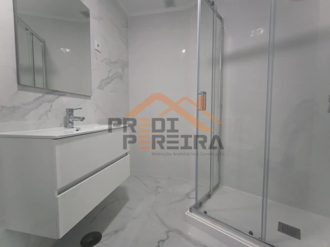 Apartamento T2 para Venda em Venteira Foto 12