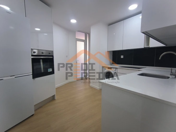 Apartamento T2 para Venda em Venteira Foto 19