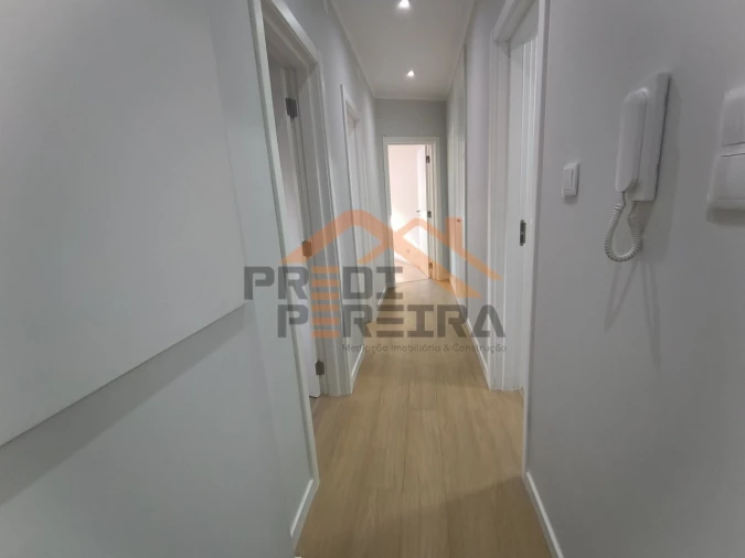 Apartamento T2 para Venda em Venteira Foto 24