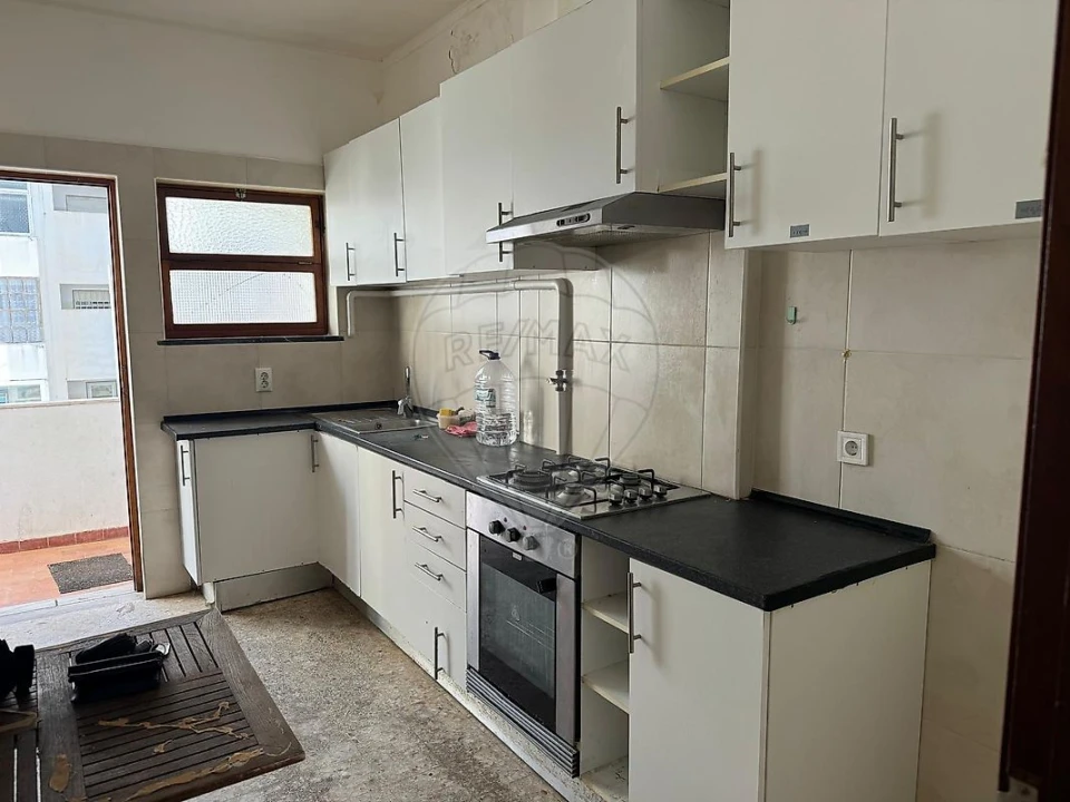 Apartamento T4 para Venda em Portimão Foto 3