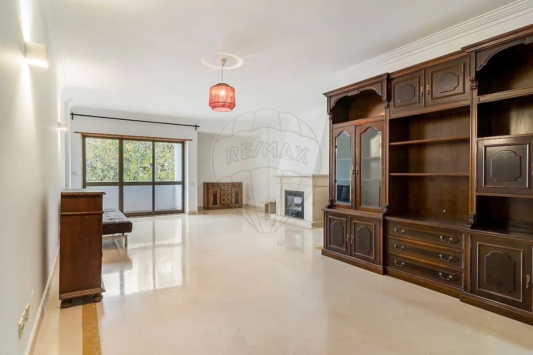 Apartamento T3 para Arrendamento em Benfica Foto 4