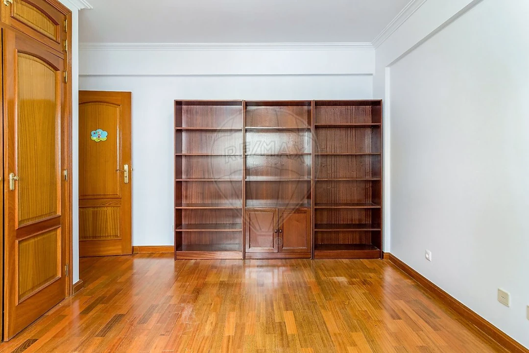 Apartamento T3 para Arrendamento em Benfica Foto 20