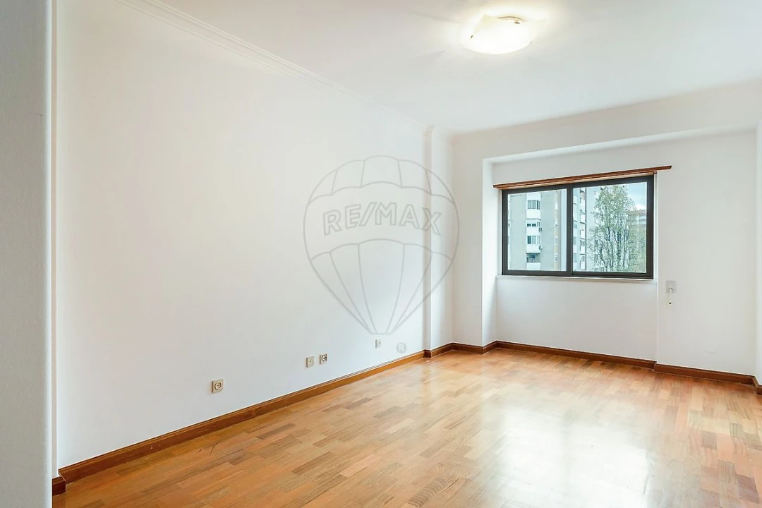 Apartamento T3 para Arrendamento em Benfica Foto 13