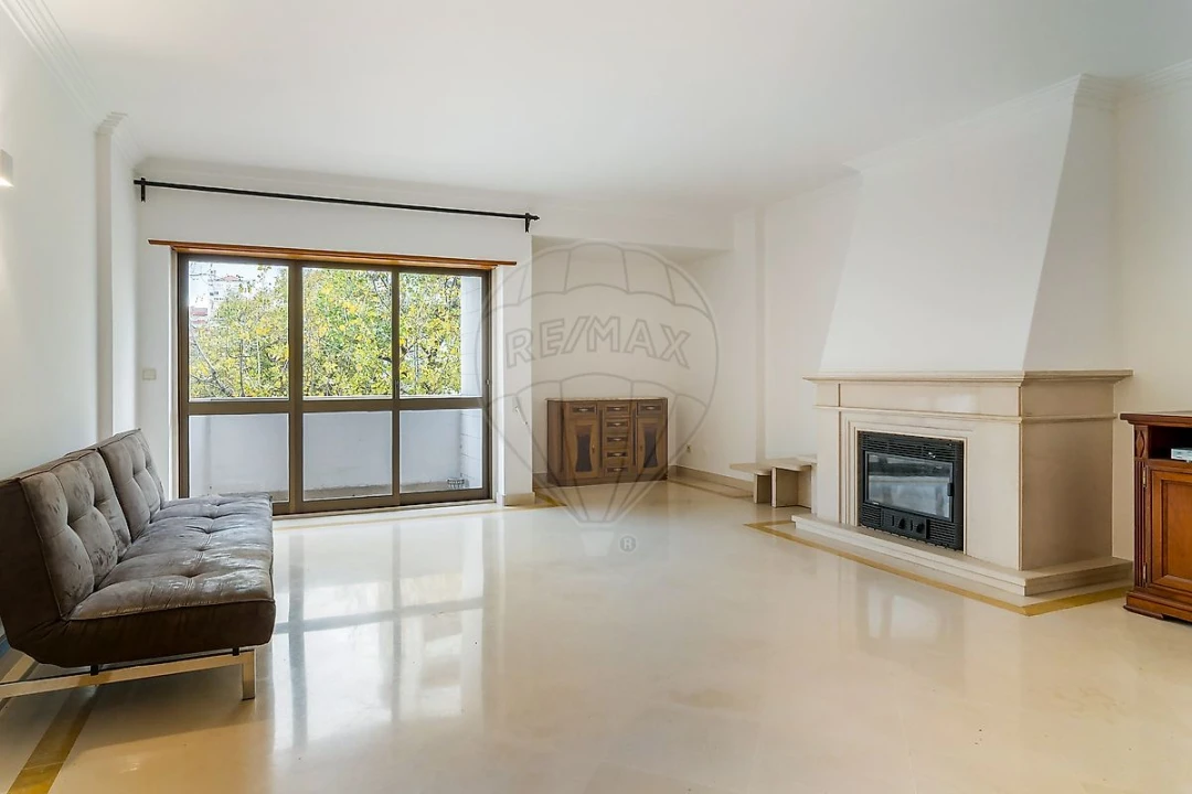 Apartamento T3 para Arrendamento em Benfica Foto 3