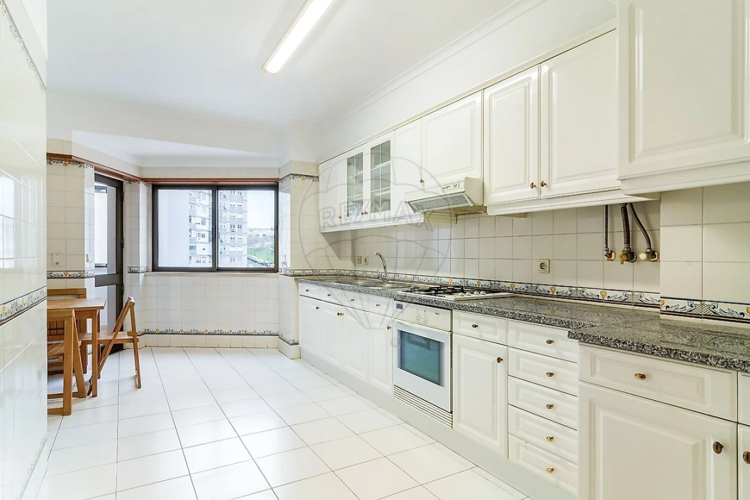 Apartamento T3 para Arrendamento em Benfica Foto 6