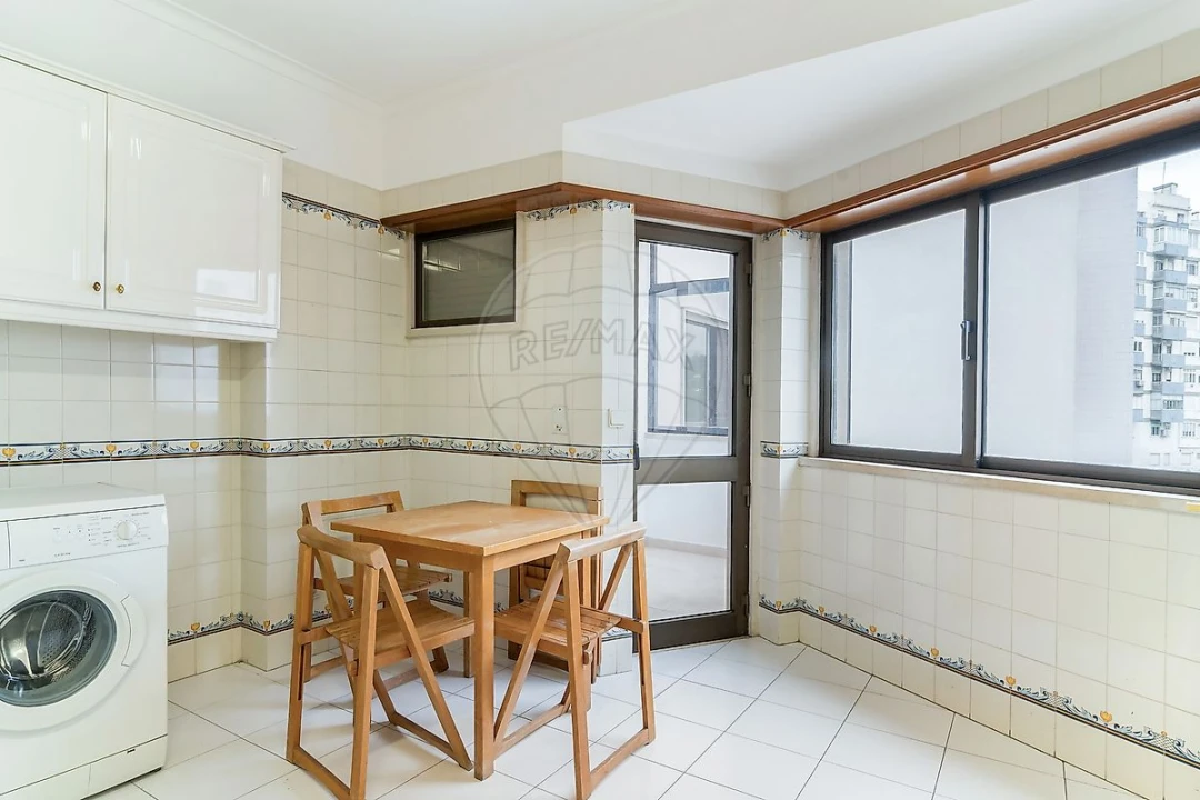 Apartamento T3 para Arrendamento em Benfica Foto 10