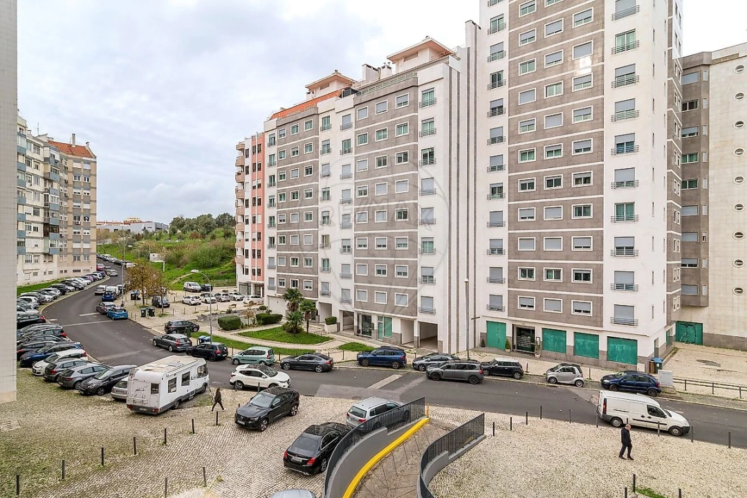 Apartamento T3 para Arrendamento em Benfica Foto 24