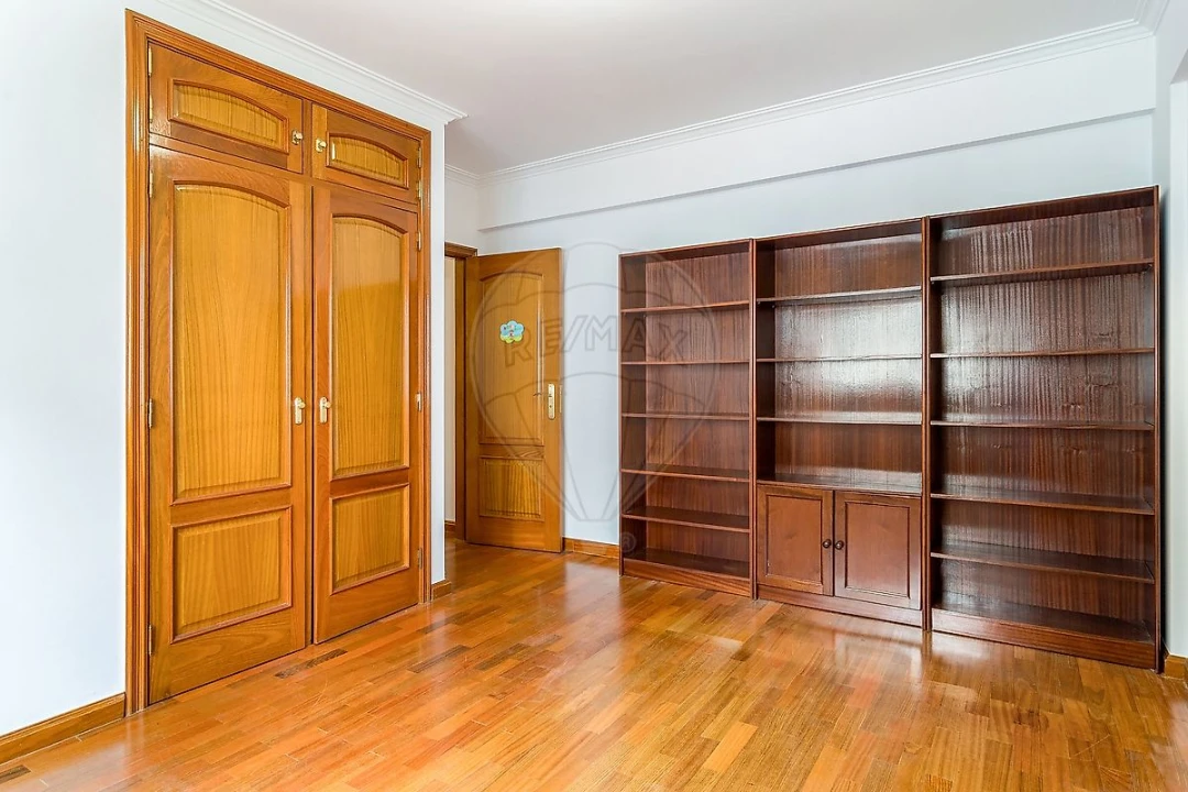 Apartamento T3 para Arrendamento em Benfica Foto 19